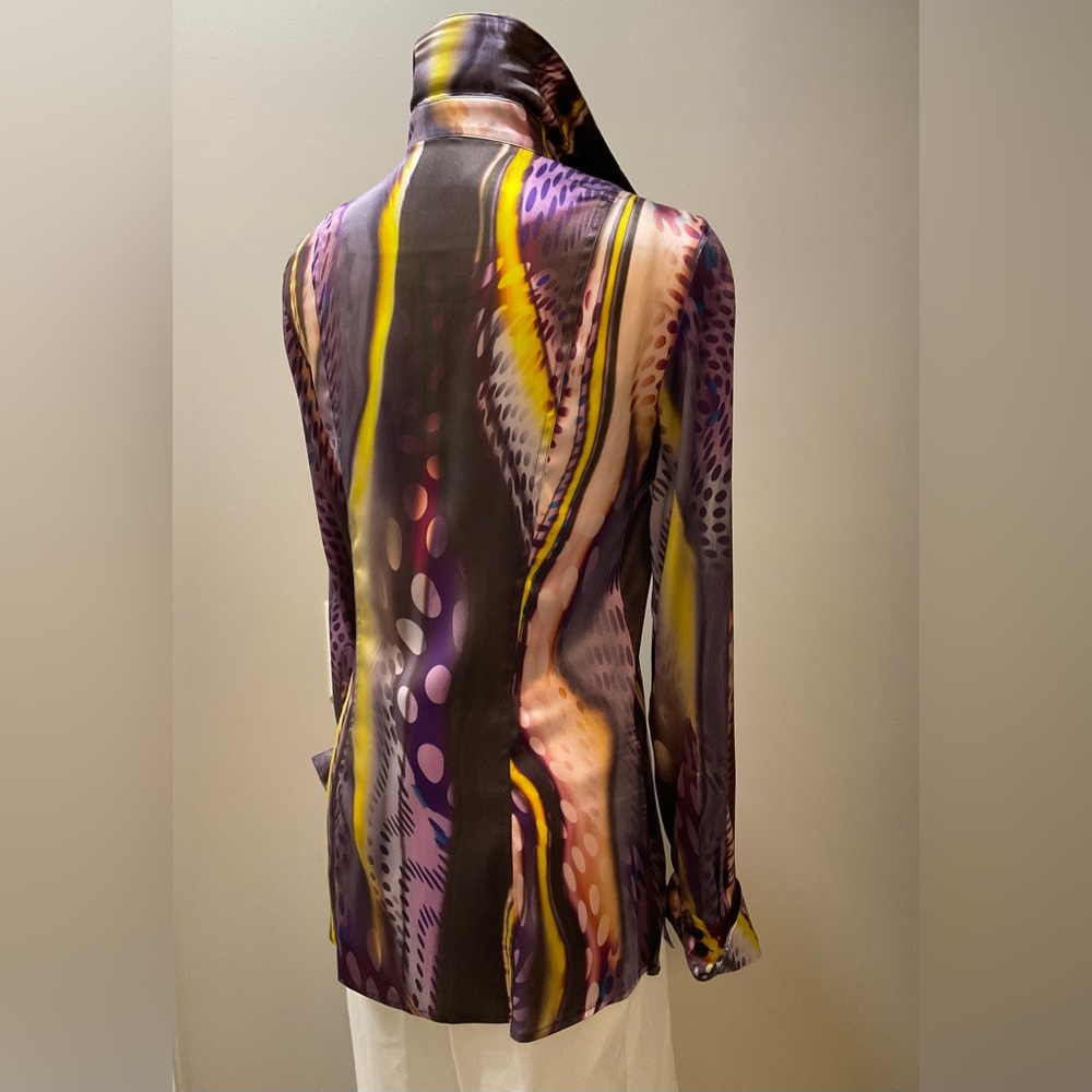 Colorful Button-Up Shirt with Abstract Pattern - Picture 5 of 9